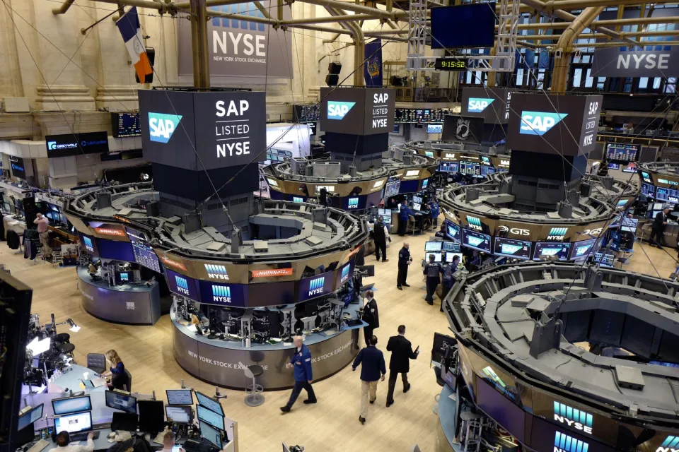 وول ستريت تختتم 2025 عند مستويات قياسية وسط تفاؤل المستثمرين