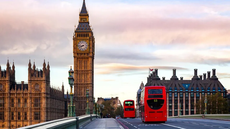 الأسهم البريطانية ترتفع مع ترقّب خفض الفائدة وتحسّن شهية المخاطرة