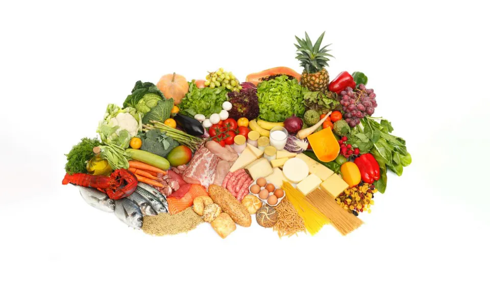 الغذاء وصحة الدماغ.. عناصر أساسية تعزّز الذاكرة والتركيز وتحمي الأعصاب