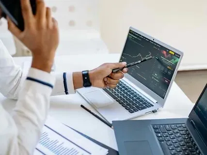 ارتفاع الأسهم الأميركية وارتفاع خام "وست تكساس" إلى 60 دولاراً للبرميل