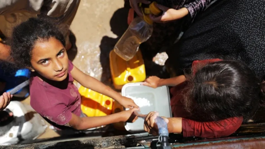 الأونروا: عائلات غزة النازحة تكافح للحصول على مياه شرب نظيفة