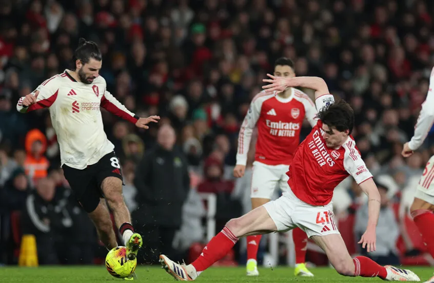 ليفربول يوقف سلسلة انتصارات أرسنال بالتعادل السلبي