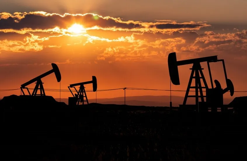 خام برنت يتجاوز 63 دولارًا للبرميل لأول مرة منذ ديسمبر