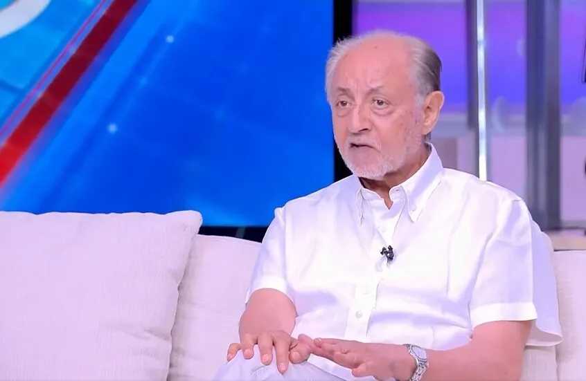 عبد العزيز مخيون يطمئن جمهوره بعد جراحة ناجحة ويشكر "ملائكة الرحمة"