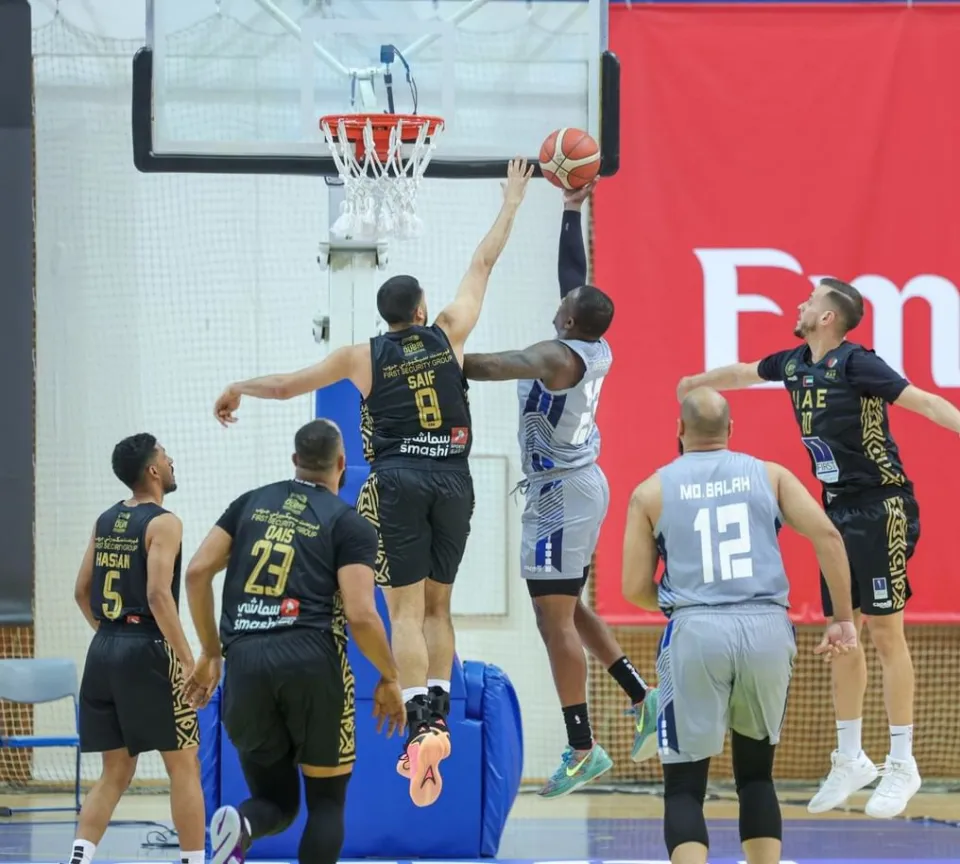 سلة الإمارات تواصل التألق وتنفرد بصدارة مجموعتها في بطولة دبي الدولية