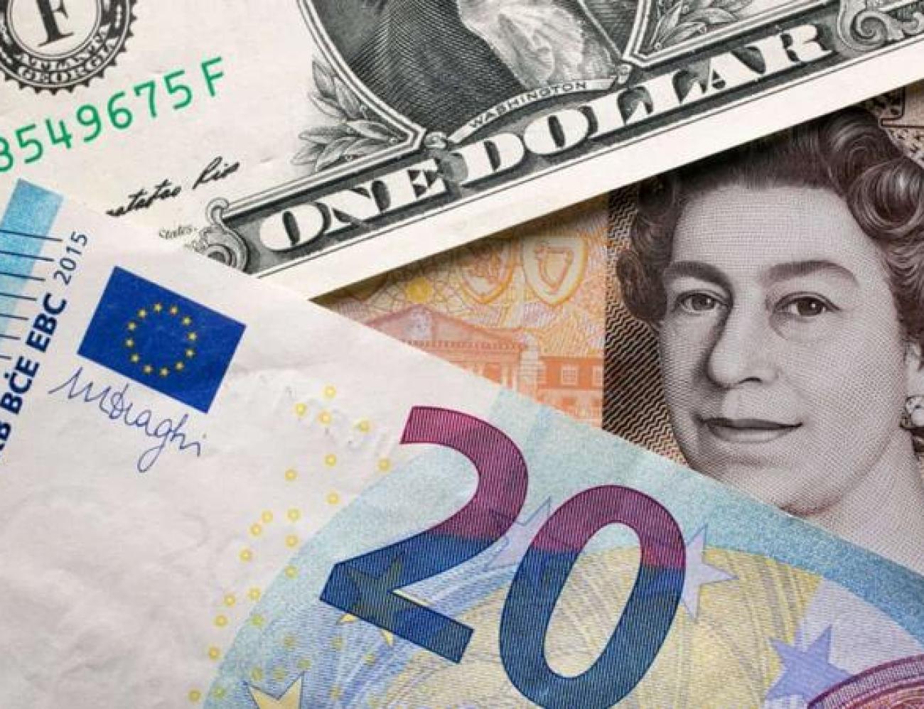 الجنيه الإسترليني يشهد تراجعاً طفيفاً أمام الدولار واليورو