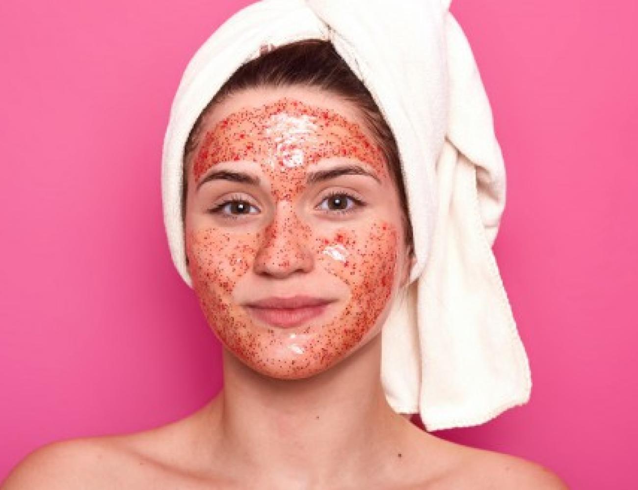 طرق طبيعية لتفتيح البشرة والحفاظ على إشراقتها