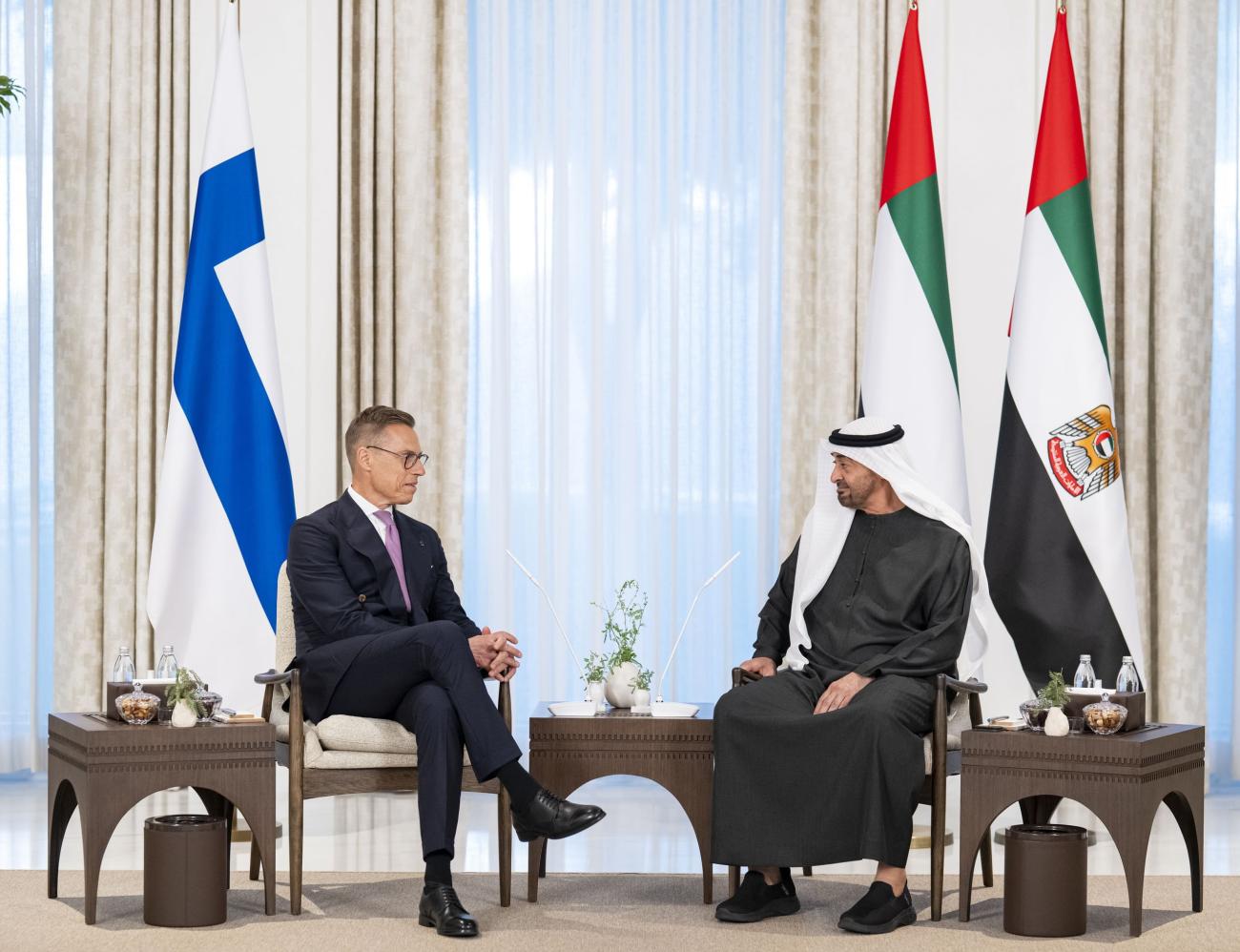 محمد بن زايد يستقبل رئيس فنلندا لبحث تعزيز العلاقات الثنائية