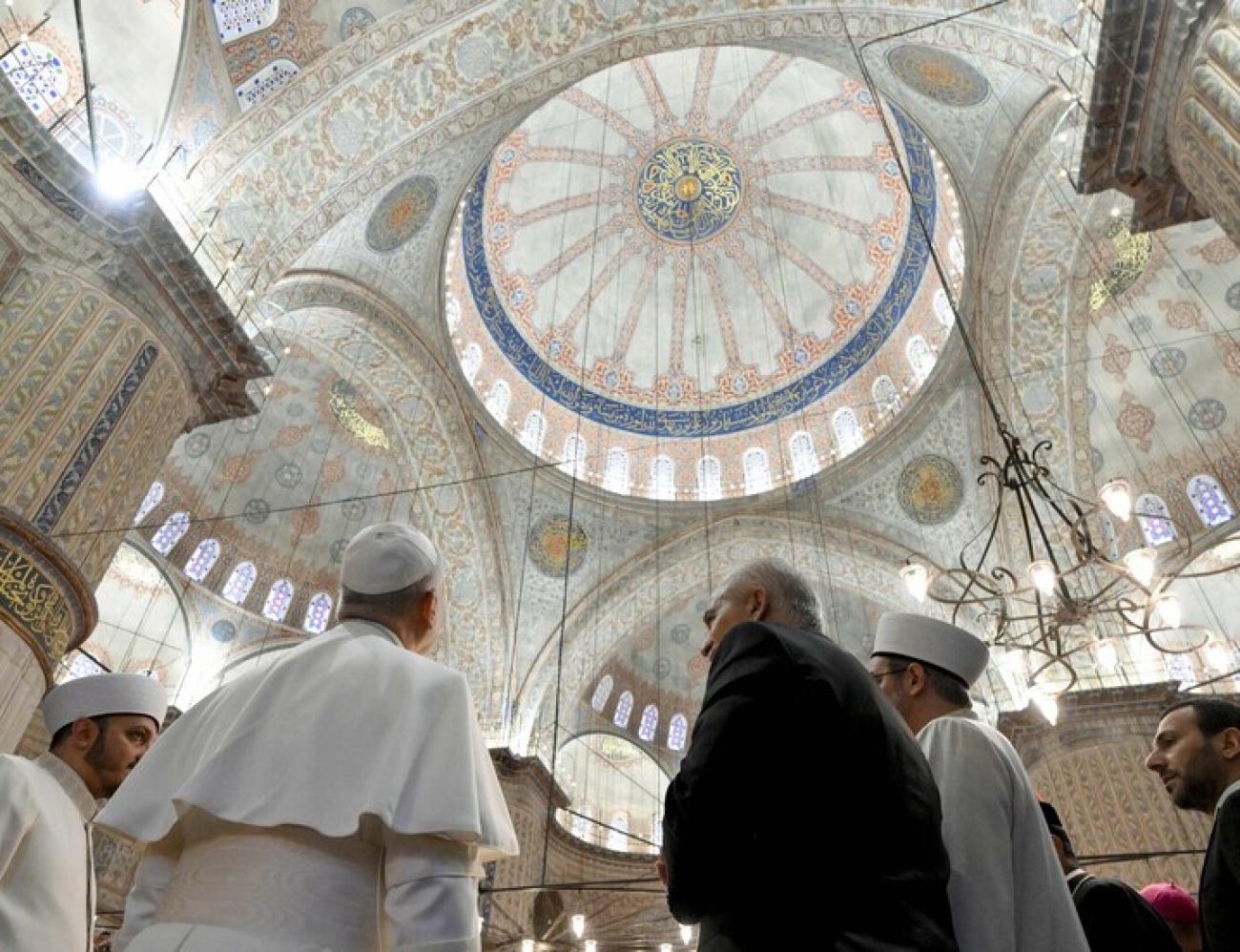 بابا الفاتيكان يزور الجامع الأزرق في إسطنبول