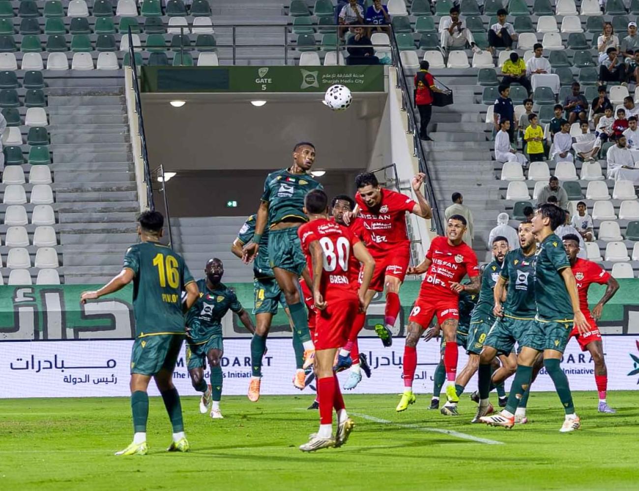 شباب الأهلي يقتنص فوزًا ثمينًا على خورفكان في افتتاح الجولة الثامنة لدوري أدنوك
