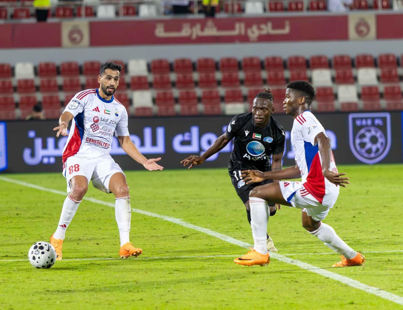 بني ياس يكتسح الشارقة والنصر يواصل انتصاراته.. وتعادل دبا مع الوحدة