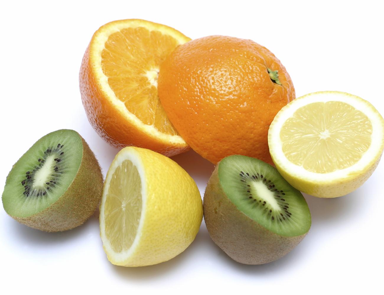 دراسة جديدة تؤكد أهمية فيتامين سي لتحفيز إنتاج الكولاجين وتجديد الجلد