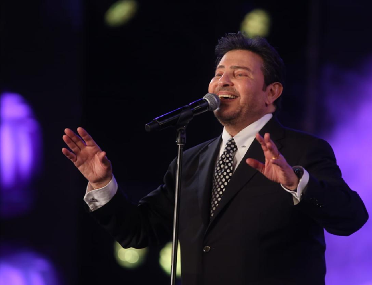 هاني شاكر يخضع لعملية جراحية ويؤجل حفله الفني