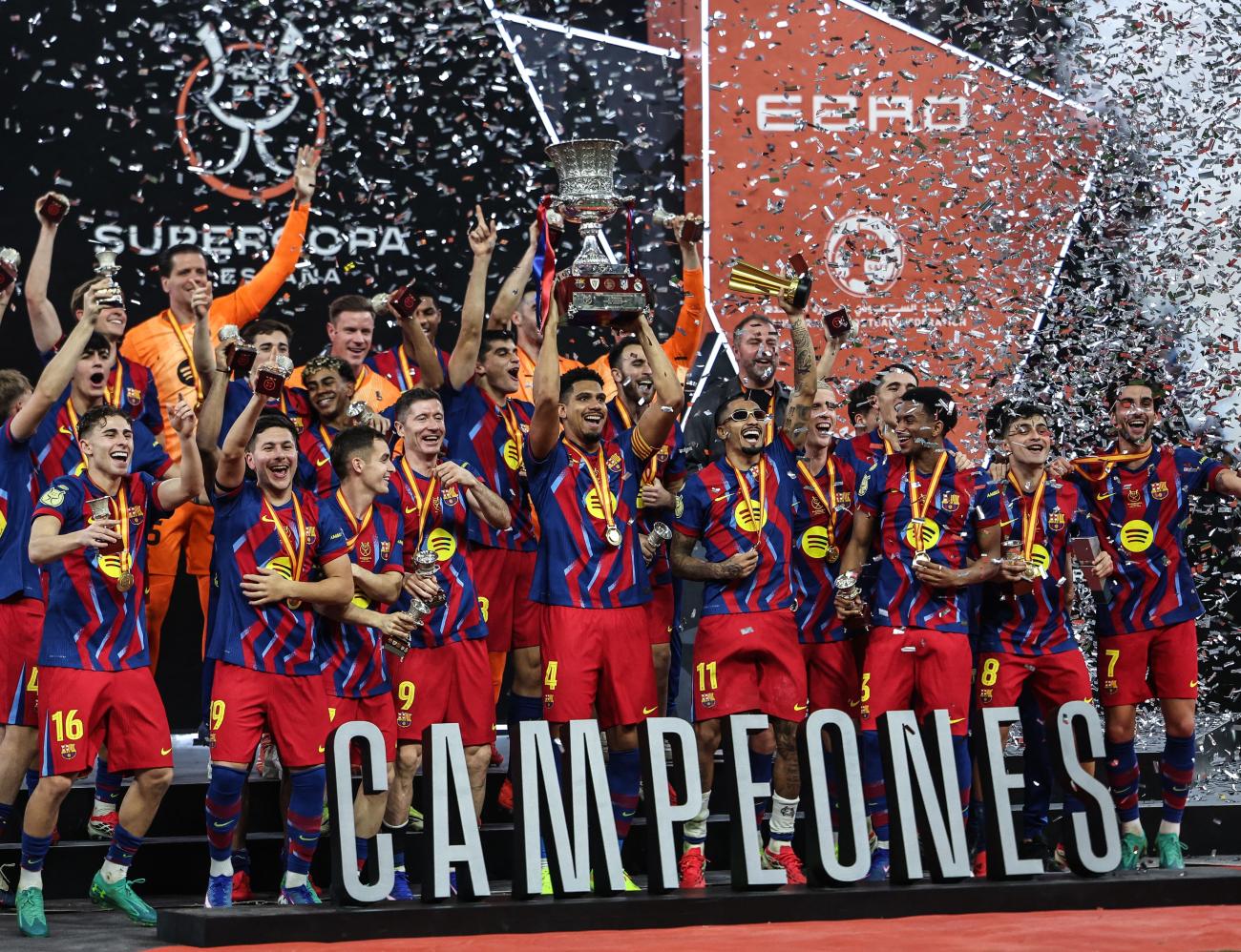 برشلونة يتوّج بكأس السوبر الإسباني للمرة الـ16 ويحقق أرقاماً قياسية أمام ريال مدريد