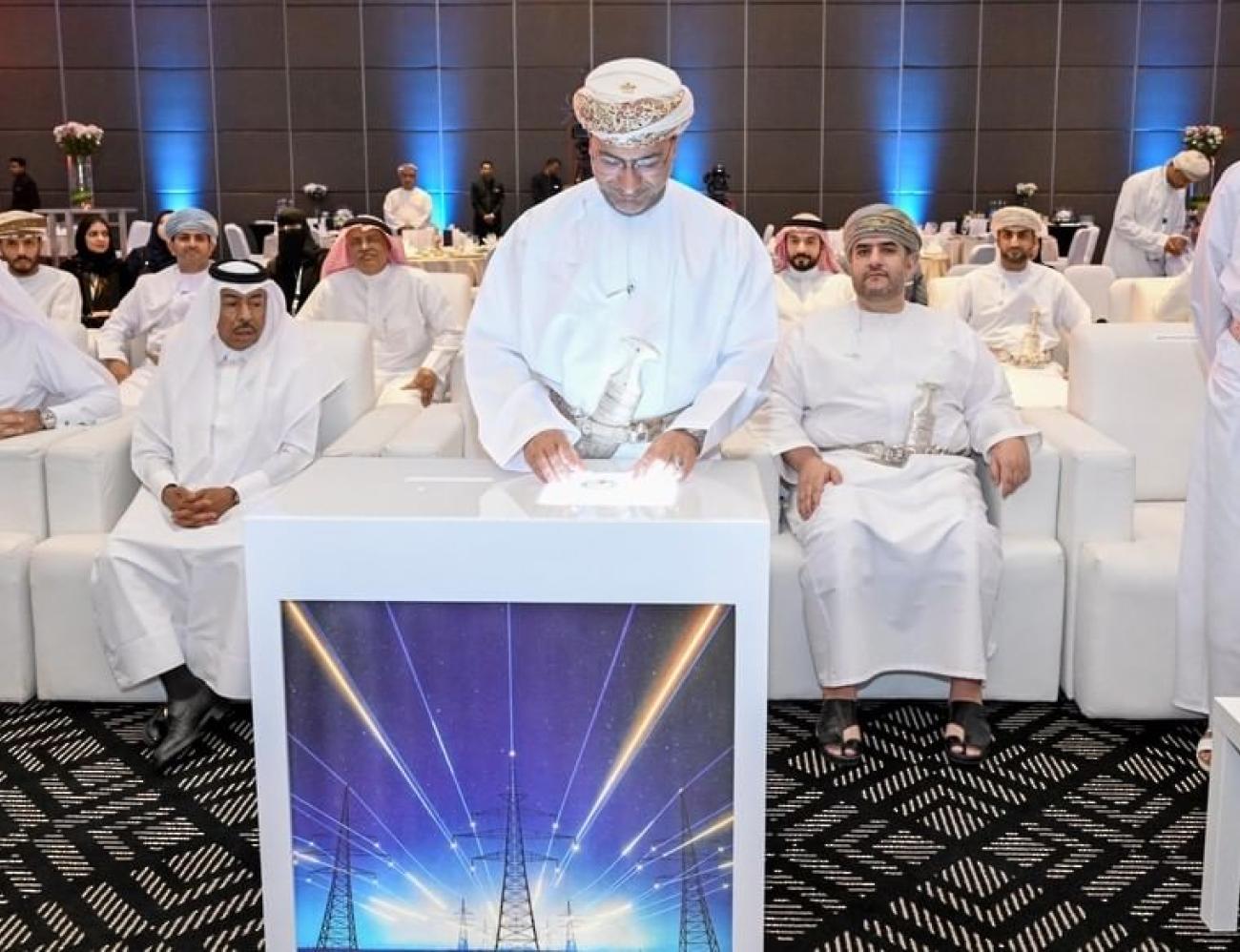مشروع خليجي تاريخي: الربط الكهربائي المباشر بين الشبكة الخليجية وعُمان يدخل حيز التنفيذ