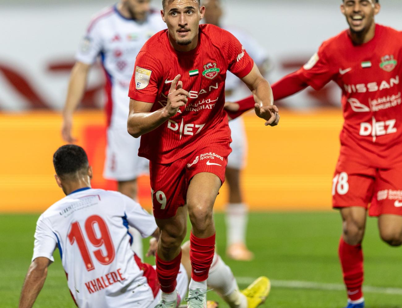 فوز شباب الأهلي على الشارقة في دوري أدنوك للمحترفين